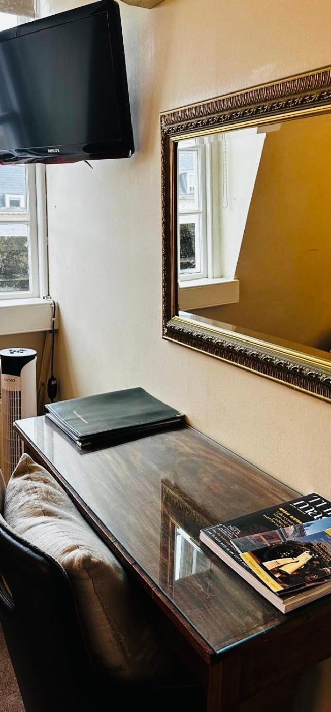 Windsor Pensión Bath Habitación foto A mirror