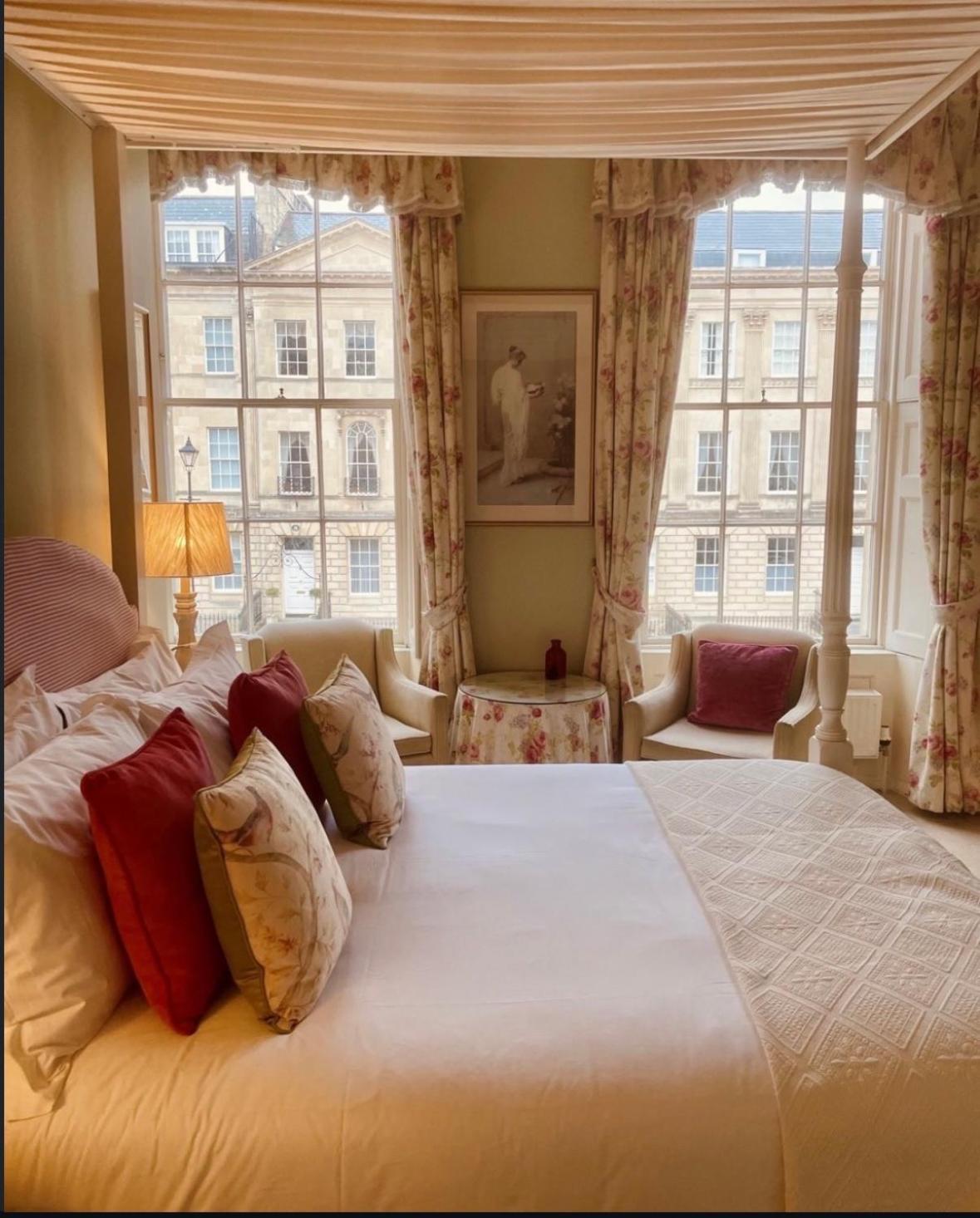 Windsor Pensión Bath Exterior foto A bedroom at the hotel